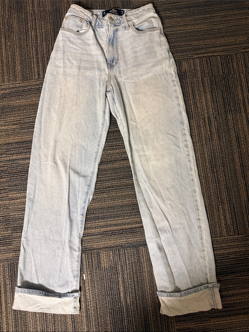 Hollister Ultra High-Rise Dad JeansLight Wash Jeans